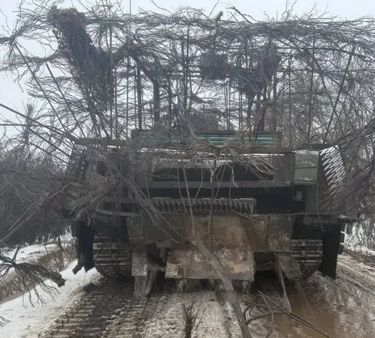 Тяжелый БТР на базе танка Т-72Б3 выдержал попадание 50 дронов ВСУ