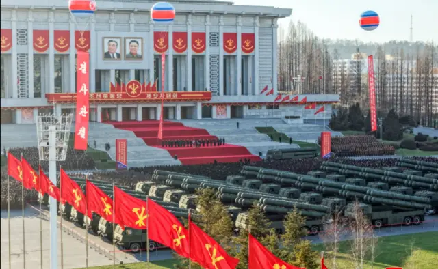 Калибр убеждения: в КНДР торжественно передали армии комплексы 600-мм РСЗО