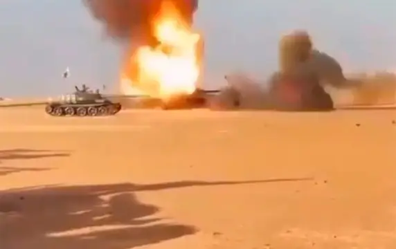 Появилось видео взрыва танка Т-55 на учениях с боевой стрельбой в Ливии
