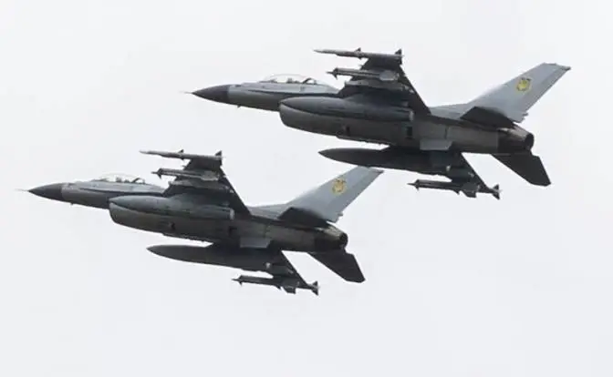 Сбитым голландским и американским летчикам посоветовали в плен не попадать