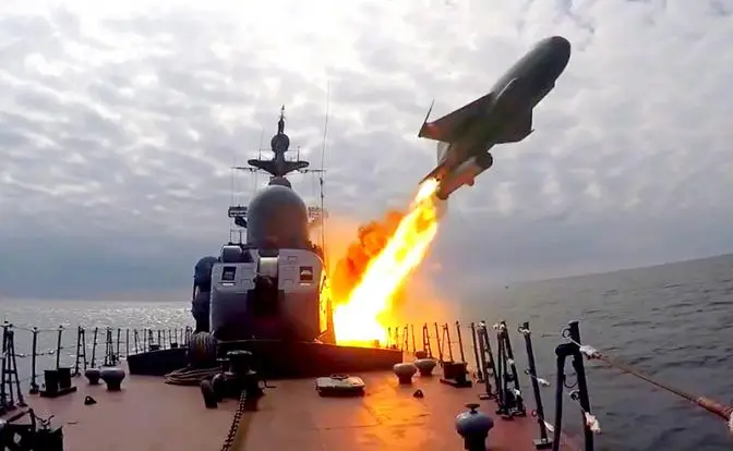 Эскадры сходятся нос к носу: Корабли РФ и КНР приближаются к авианосцам США