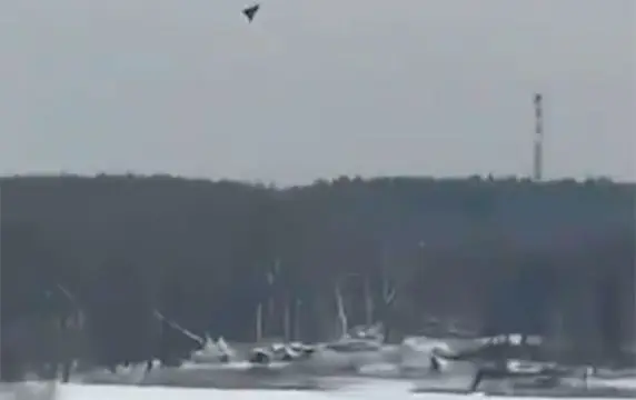 Очевидец запечатлел отвесное пикирование "Герани" на цель