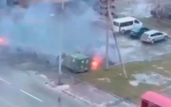 Местные жители сняли охоту российских дронов за техникой ВСУ в Краматорске