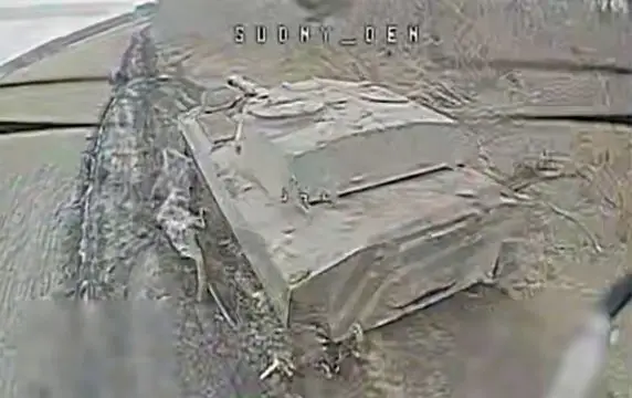 Уничтожение выползшей из "норы" 122-мм самоходки ВСУ сняли на видео