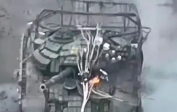 Российский дрон за секунду превратил Т-72 в огненный гейзер