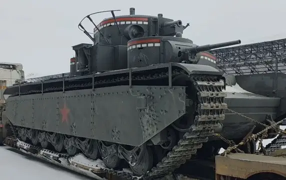 В Музей Вадима Задорожного доставили "сухопутный крейсер" - танк Т-35