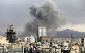 Более 80 т. гражданских объектов пострадали в Иране от ударов Израиля и США