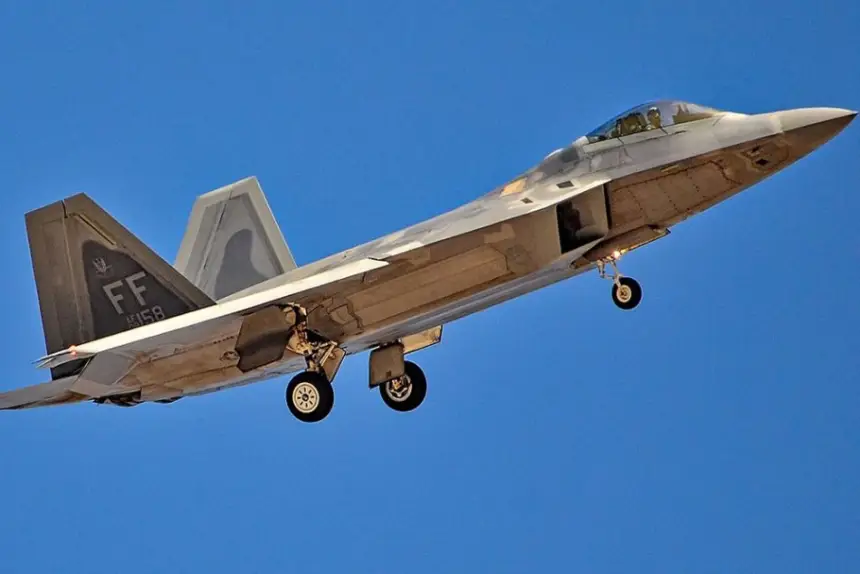 Дорогой и сложный истребитель-невидимка F-22 Raptor снова остался без побед