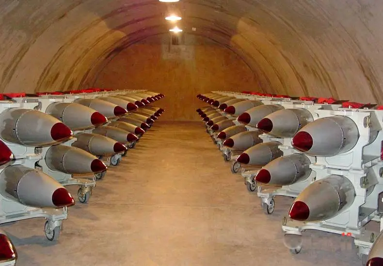 США хотят сбросить на Иран ядерную бомбу, чтобы отступить с победой