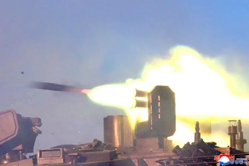 Комплекс активной защиты новейшего танка КНДР способен сбивать ПТУР и дроны