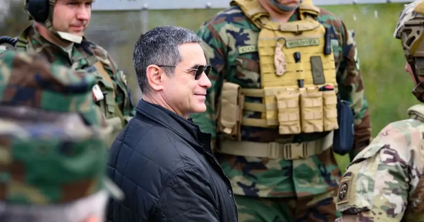 Восемь смертей и миллионы на радары: Министр обороны провалил работу