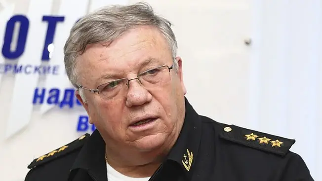 Адмирал Комоедов: Макрон зря послал «Шарль де Голль» в Ормузский пролив