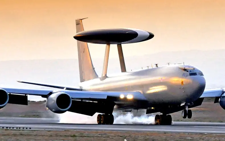 Зеленский влез в историю с атакой на американский самолет-радар