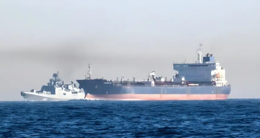 Насмешка над Стармером: российские танкеры прошли в водах Британии