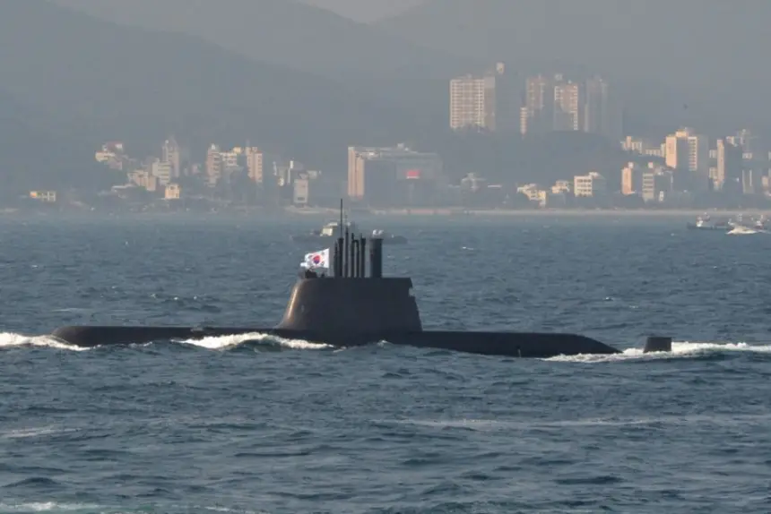 В Южной Корее пожар уничтожил неатомную подводную лодку