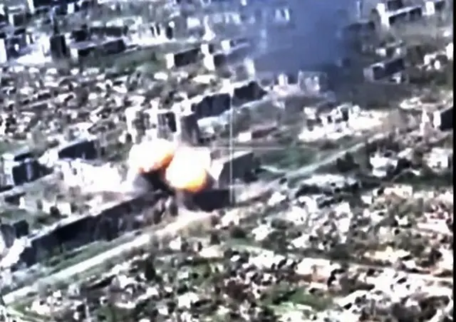 Российская бомба весом в 1500 кг обвалила часть многоэтажки с боевиками ВСУ