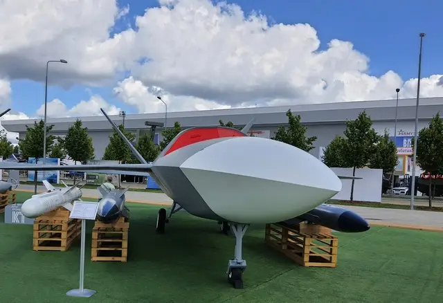 7-тонный беспилотник "Гром" может стать "ведомым" Су-34 и Су-57