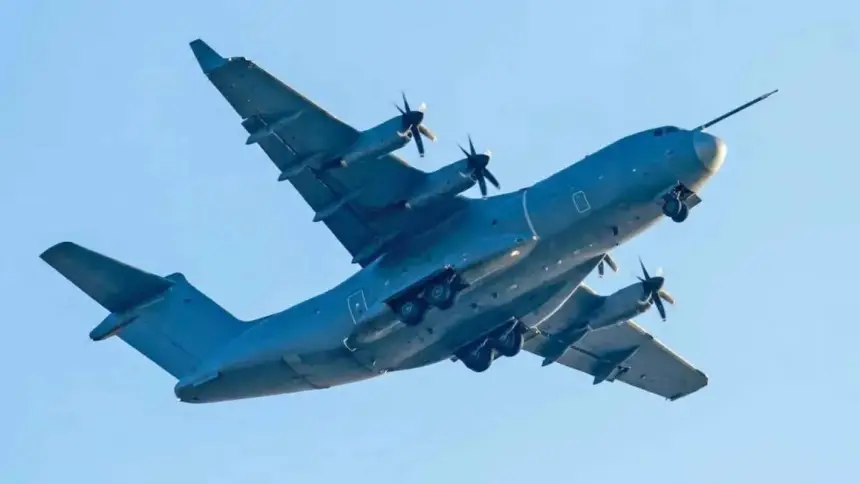 Средний транспортный самолет «Юнь-15» ВВС НОАК