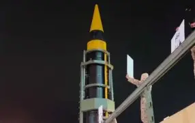 В Тегеране показали 30-тонную ракету средней дальности "Хорремшехр-4"