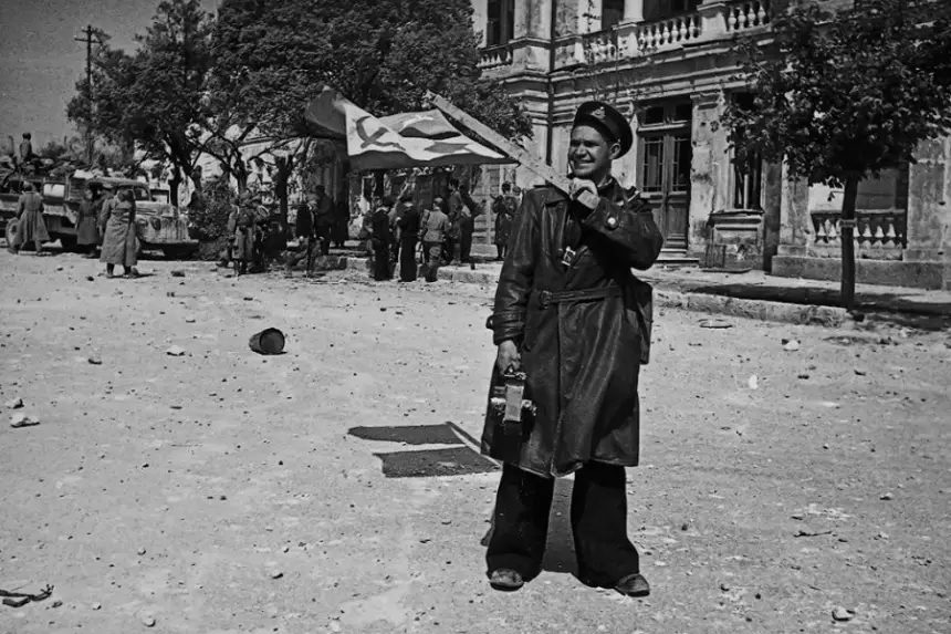 Великая Отечественная война: фотограф Победы Евгений Халдей