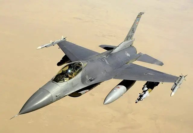 Ракета "воздух-воздух" разорвала пополам F-16 ВСУ над Сумской областью