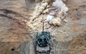 Танки Т-80БВМ могут разгоняться до сотни и бить на много километров