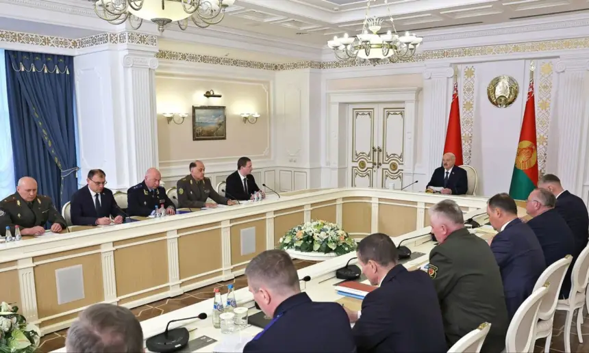 Белоруссия усиливает свою армию без перехода на военные рельсы