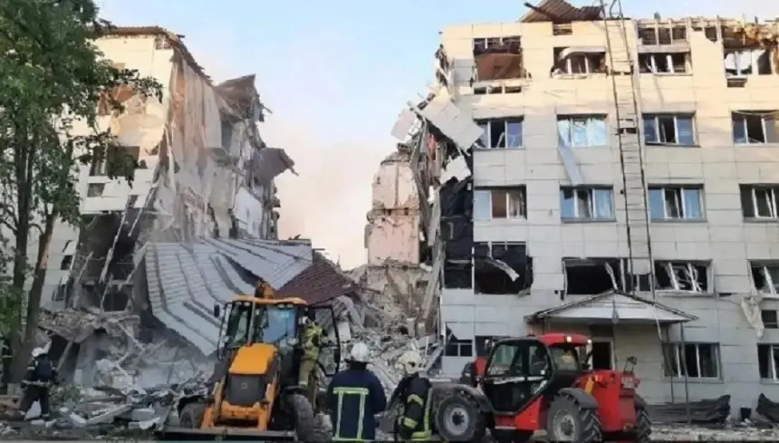 Преступления Украины: боевики ВСУ атаковали колледж в Старобельске