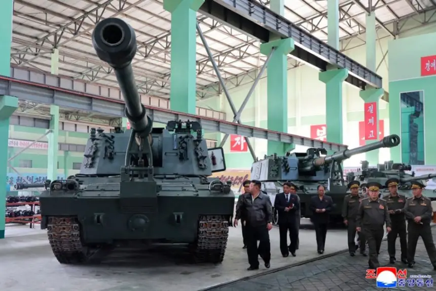 В КНДР показали 155-мм самоходку, способную бить на 60 километров