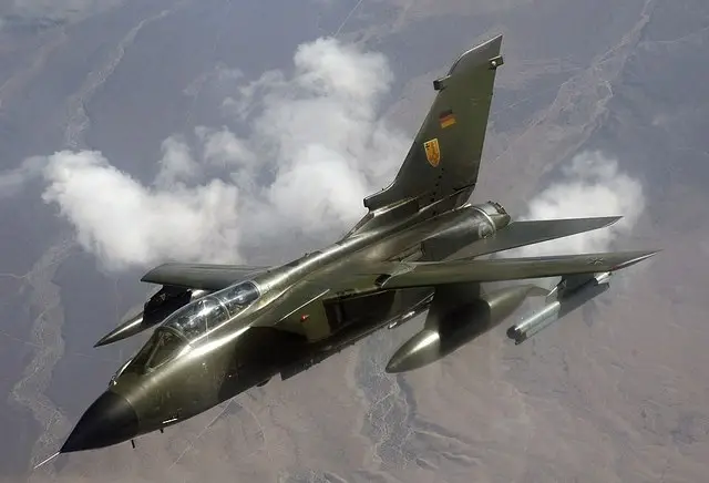 "Ядерными" бомбардировщиками Tornado, возможно, заменят Су-24 на Украине