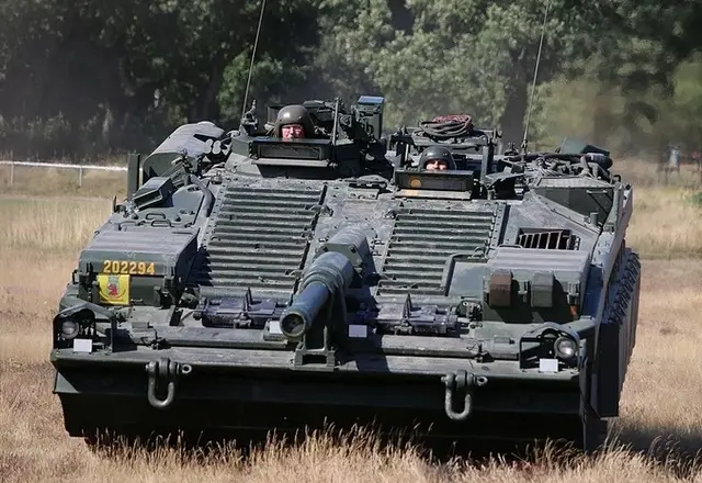 Самый необычный танк в мире - шведский безбашенный Strv 103 сожгли у ВСУ
