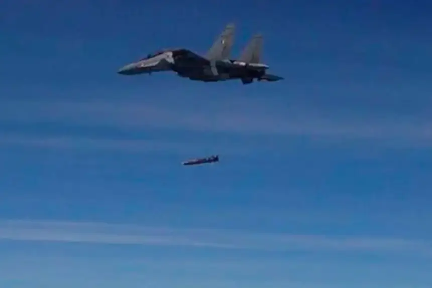 Новую ракету "воздух-поверхность" для истребителя Су-30МКИ создали в Индии