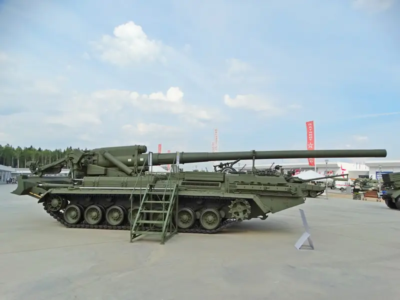 45-тонная самоходка 203-мм "Пион" громит врага на харьковском направлении