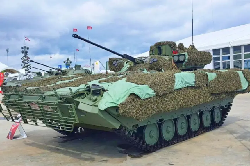 Боец с позывным "Полосатый" с товарищем угнал вражескую инженерную машину