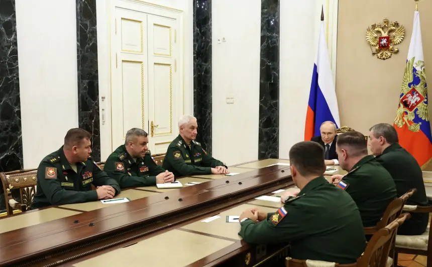 «Старая система не справилась». Путин омолодил руководство Минобороны