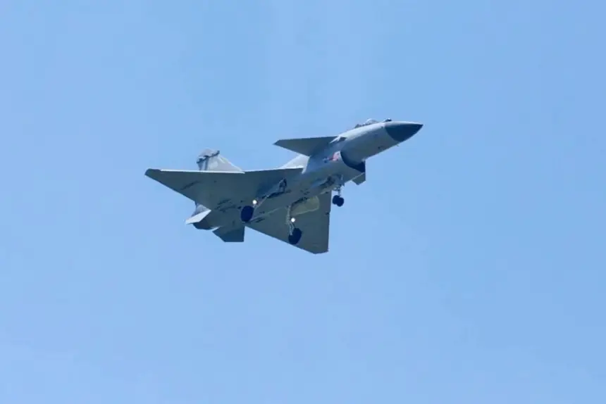 Появилась первая фотография китайского истребителя J-10CE в Узбекистане