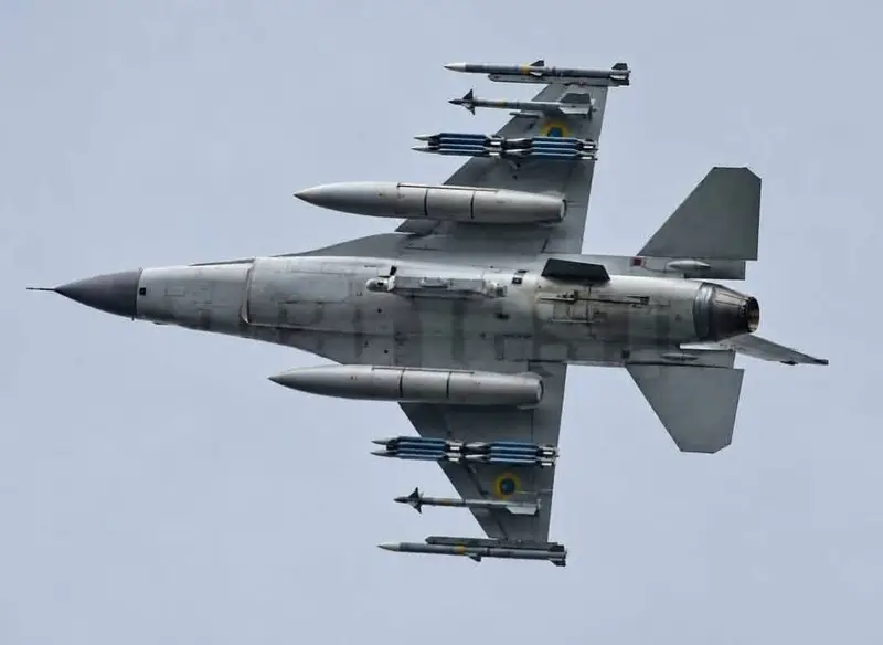 "Летающая мишень": почему бомбы GBU-39 из США на F-16 не помогают ВСУ