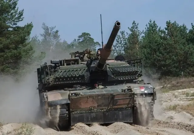У находящихся в ВСУ танков M1A1 Abrams растащили "реактивную броню"