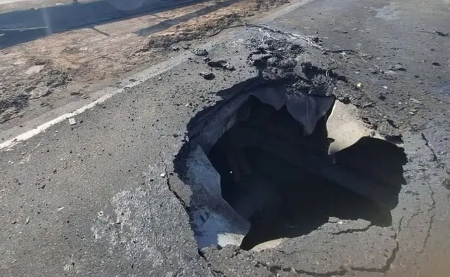 ПВО в Киеве словно испарилось, а в полотне Северного моста видны пробоины