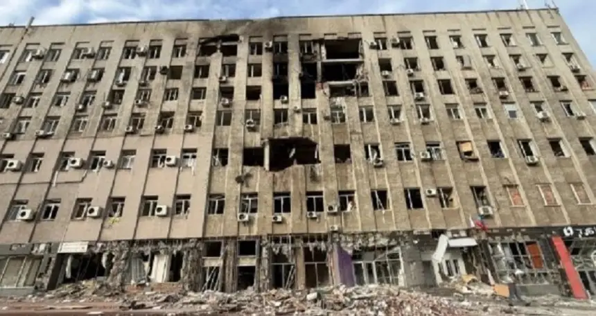 Боевики ВСУ ударили по центру Донецка и автобусу ритуальной службы в ДНР