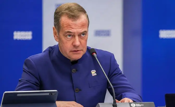 «Starlink посыплется с орбиты»: Медведев пообещал Трампу «звездную битву»